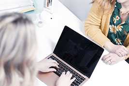 凌晨，杭州姑娘醉倒街头！一群陌生人守了她一夜……