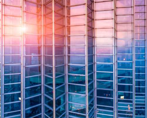 直击雨夜成都小区核酸检测现场：医务人员席地而睡，市民主动询问“有什么可以帮忙”