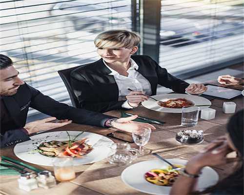 叠拼别墅是买上叠好还是下叠好？