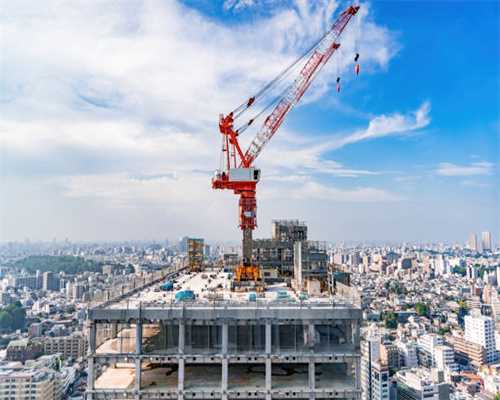 漏水漏到顶灯冒火花！静安三宝花苑小区顶楼住户几乎家家漏水，想要修却很难