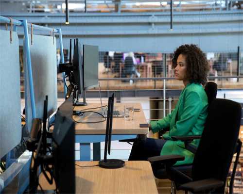 贾政：末世君子，娶金陵世家小姐为妻，婚后宠爱侍妾冷落嫡妻