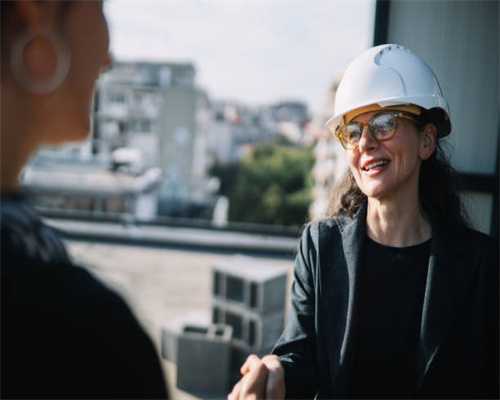 「银湖山庄」左地铁右高铁 距离东莞高铁南站1.8公里地铁站480米