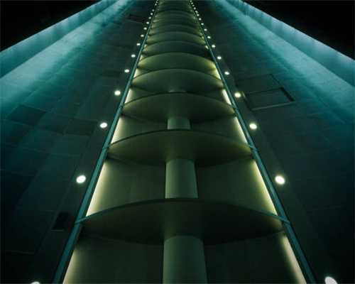 迎接“双节”四季上东物业举办露天观影和捐书活动