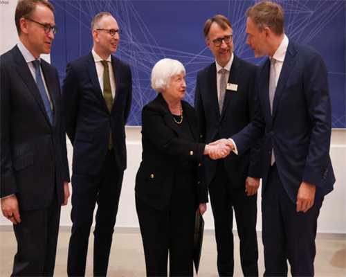 川渝首张互通互认居住证发放 领证居民：马上就去申请公租房