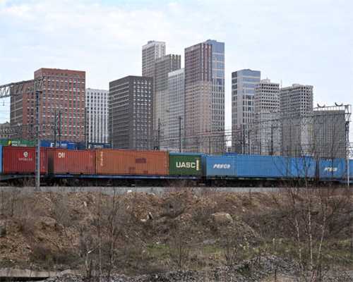 售卖右美沙芬给吸毒人员，药店店主明知故犯获刑