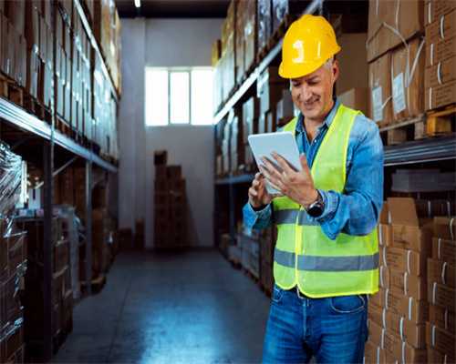 大庆市新城御景小区入住不久楼顶漏水 “自费修房”索赔一年无果