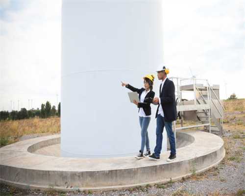 结婚后消费降级？吴谨言在路边小店买2件衣服303元！还要讲价还价